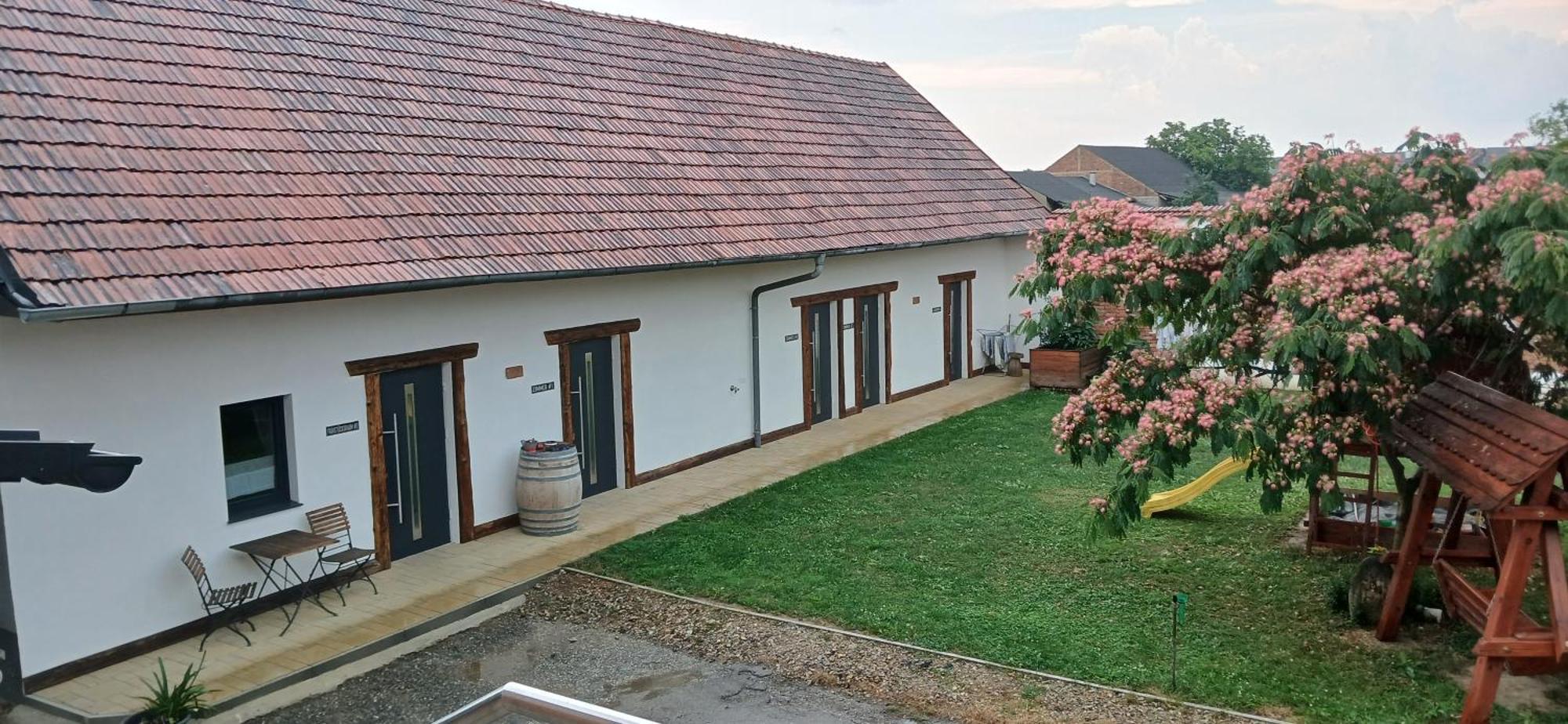 Weingut Thomas Brandl Acomodação com café da manhã Strass  Exterior foto